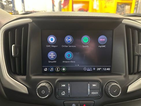 Used 2024 GMC Terrain SLT image 23