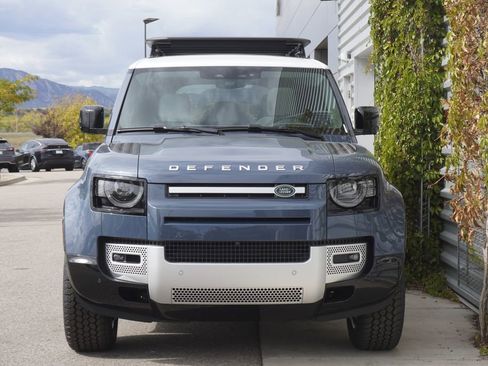 New 2025 Land Rover Defender 110 S image 5