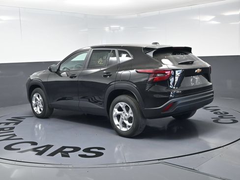 Used 2026 Chevrolet Trax LS w/ LS Convenience Package FWD image 7