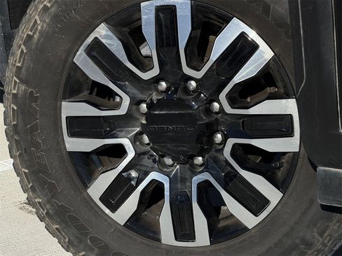 Used 2024 GMC Sierra 2500 Denali Ultimate image 10