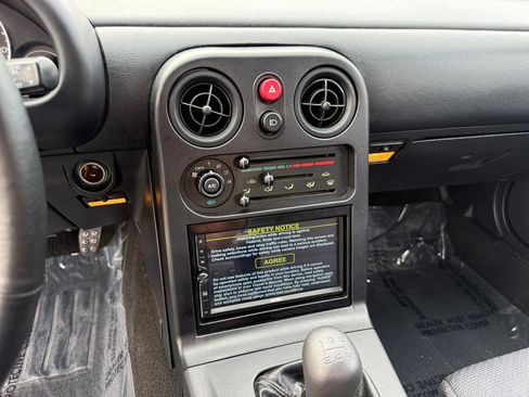 Used 1992 MAZDA MX-5 Miata RWD image 15