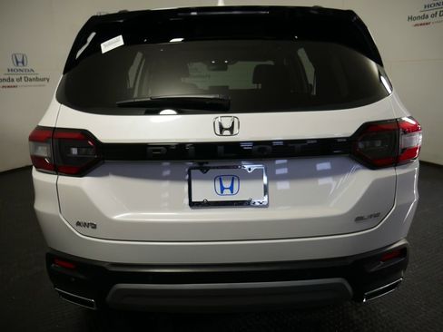 Used 2025 Honda Pilot Elite image 9