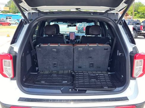 Used 2024 Ford Explorer Platinum w/ Technology Package AWD/4WD image 11