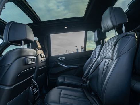Used 2022 BMW X7 M50i w/ Dynamic Handling Package image 16