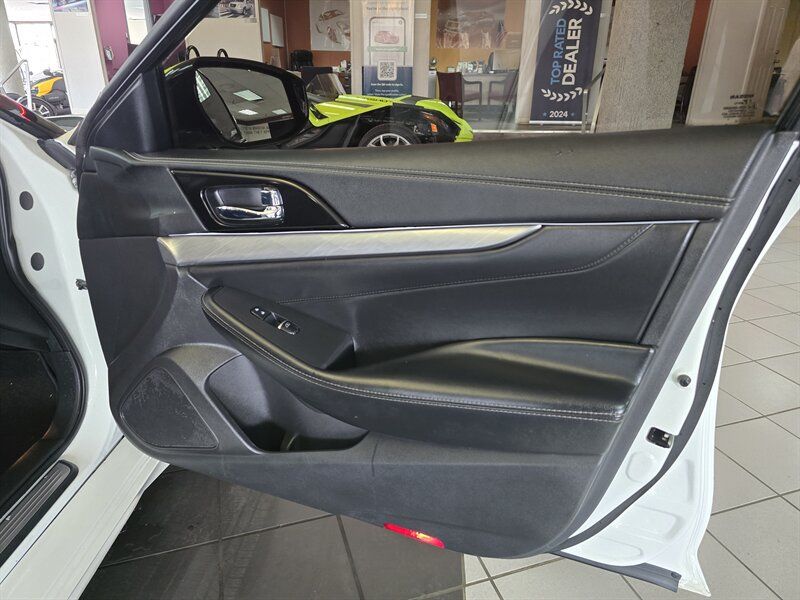 Used 2017 Nissan Maxima 3.5 SV FWD image 13
