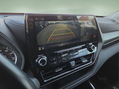 Used 2021 Toyota Highlander Limited image 18