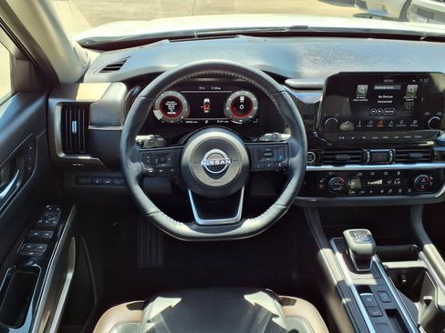 Used 2023 Nissan Pathfinder Platinum FWD image 18