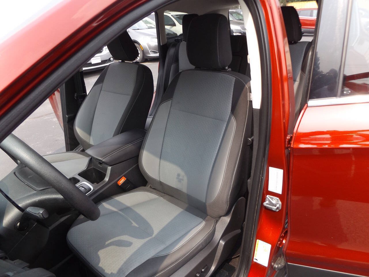 Used 2018 Ford Escape SE w/ SE Sync 3 Package AWD/4WD image 13