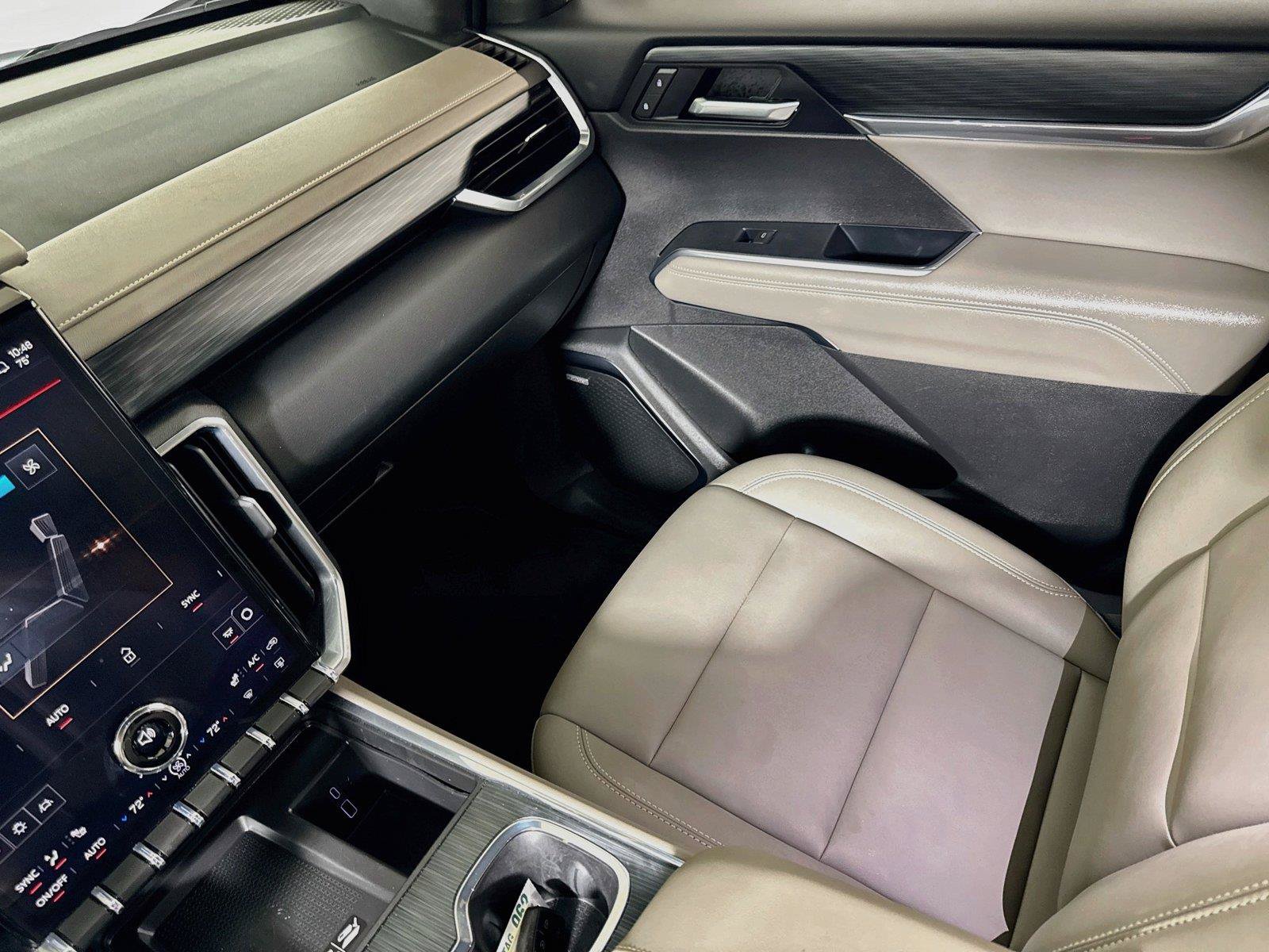Used 2026 GMC Acadia Elevation w/ Elevation Premium Package FWD image 22
