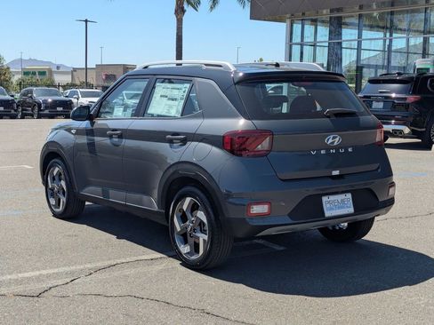 New 2025 Hyundai Venue Limited image 4