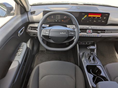 New 2026 Kia K4 LX FWD image 17