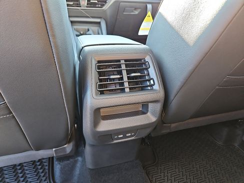 New 2026 Volkswagen Tiguan SE image 9