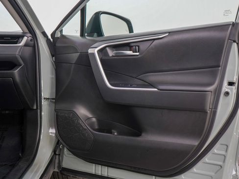 Used 2022 Toyota RAV4 XLE AWD/4WD image 9