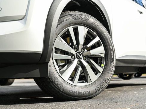 New 2025 Nissan Pathfinder SL image 6