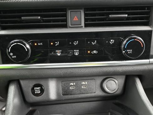Used 2024 Nissan Rogue S FWD image 13
