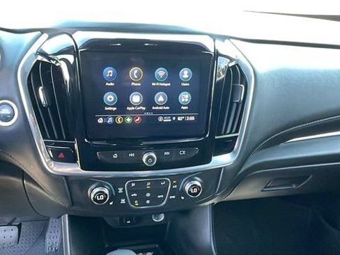 Used 2022 Chevrolet Traverse LT FWD image 15