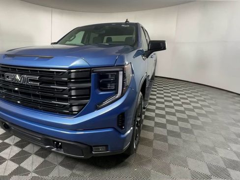 New 2026 GMC Sierra 1500 Elevation w/ LPO, Elevation Black Package AWD/4WD image 6