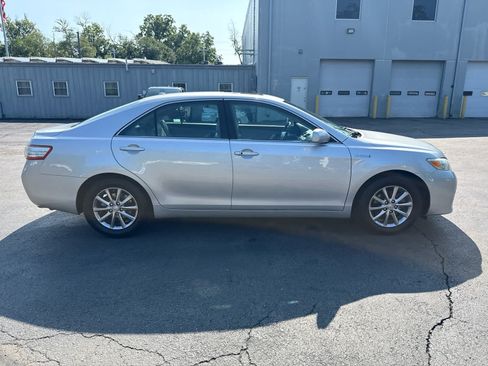 Used 2011 Toyota Camry Hybrid FWD image 2