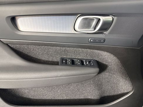 Used 2025 Volvo XC40 B5 Core AWD/4WD image 25