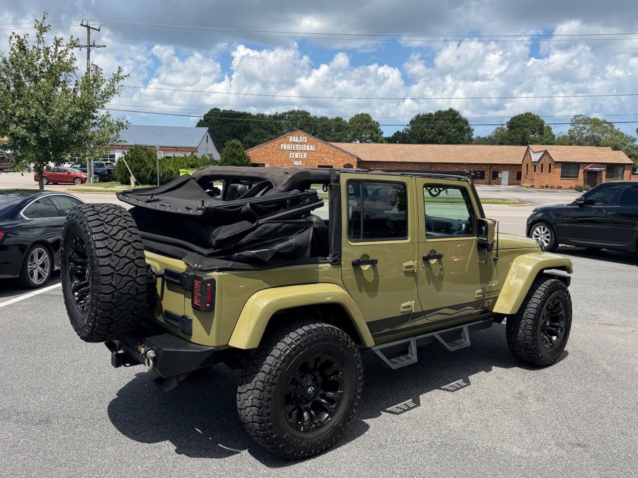 Used 2013 Jeep Wrangler Unlimited Sahara w/ Dual Top Group AWD/4WD image 28