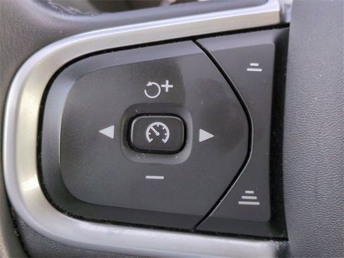 Used 2021 Volvo XC60 T5 Momentum w/ Premium Package image 25