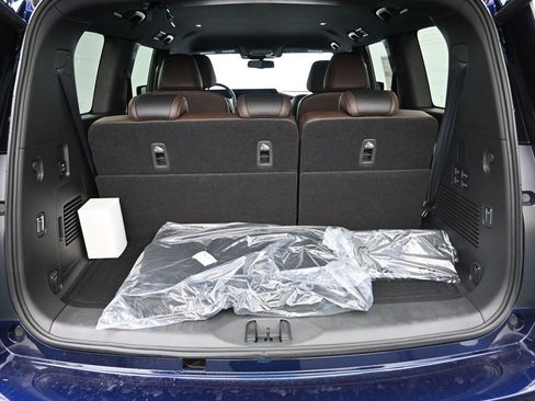 New 2025 Nissan Armada SL w/ Captain's Chari Seat Package image 25