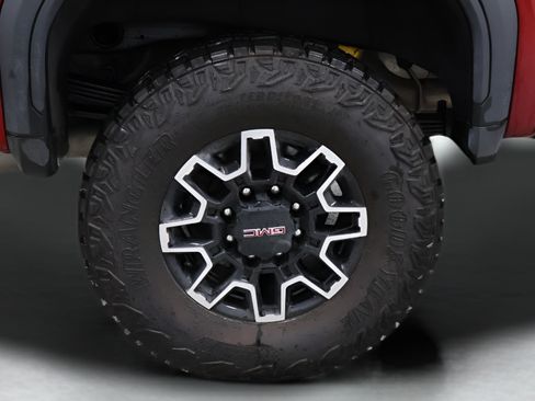 Used 2025 GMC Sierra 2500 AT4X AWD/4WD image 32