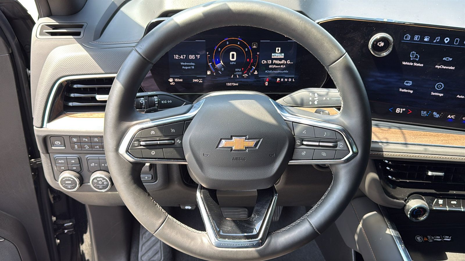 Used 2025 Chevrolet Tahoe High Country AWD/4WD image 15