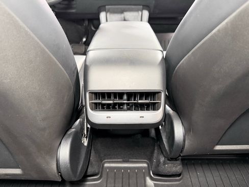 Used 2025 Tesla Model Y Long Range AWD/4WD image 18