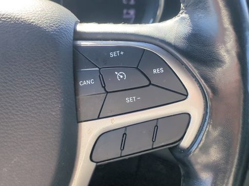 Used 2021 Jeep Grand Cherokee Laredo image 27