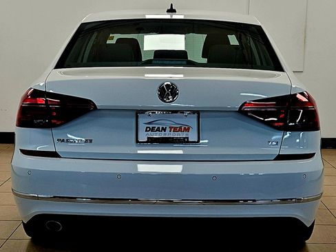 Used 2018 Volkswagen Passat 2.0T SE image 5