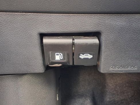 Used 2025 Nissan Versa SV image 7