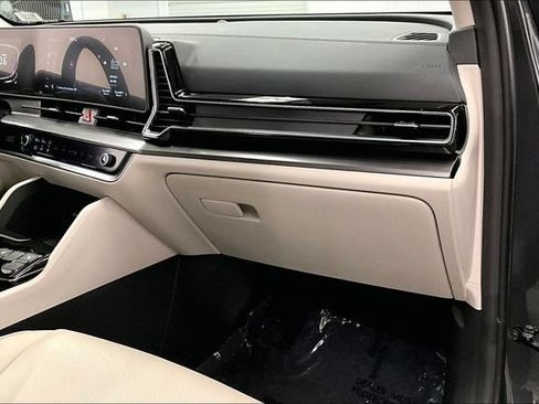 Used 2024 Kia Sportage EX FWD image 19
