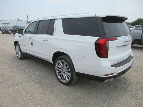 New 2026 GMC Yukon XL Denali w/ Denali Reserve Package AWD/4WD image 6