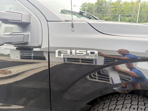 Used 2018 Ford F150 XLT w/ Equipment Group 302A Luxury AWD/4WD image 8