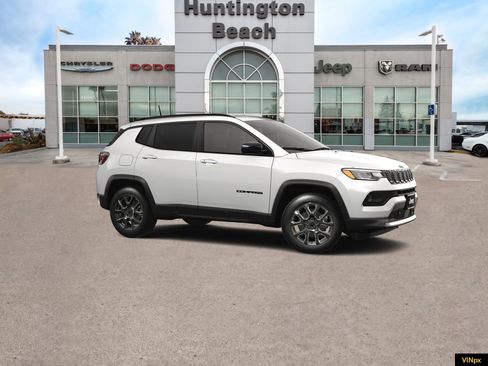 New 2026 Jeep Compass Latitude image 10