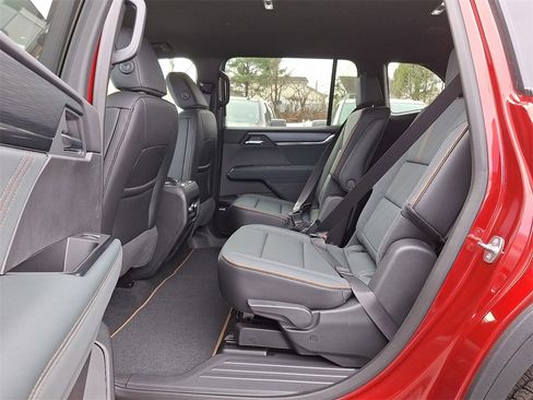 New 2025 GMC Acadia AT4 image 5