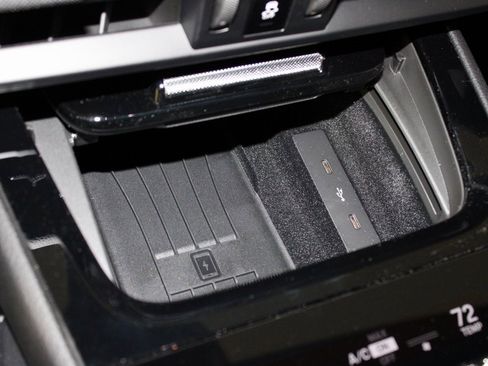 Used 2025 Porsche Cayenne image 29