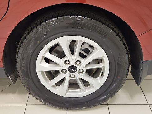 Used 2024 Kia Carnival LX FWD image 21