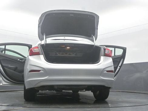 Used 2018 Chevrolet Cruze LT w/ Convenience Package FWD image 62