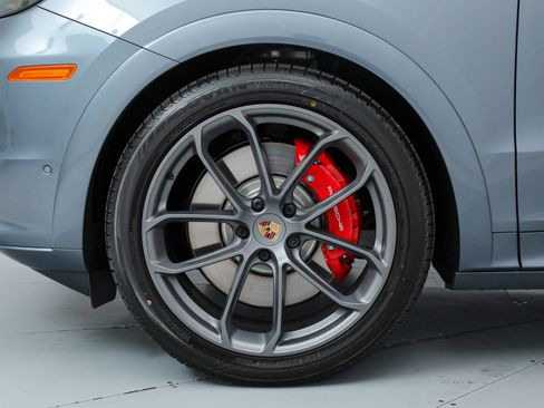 Used 2026 Porsche Cayenne GTS image 36