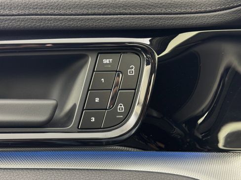 Used 2025 Porsche Panamera w/ Premium Package image 17