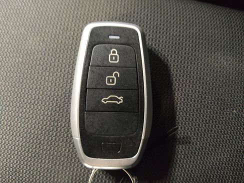 Used 2021 Toyota Corolla LE w/ LE Convenience Package FWD image 32