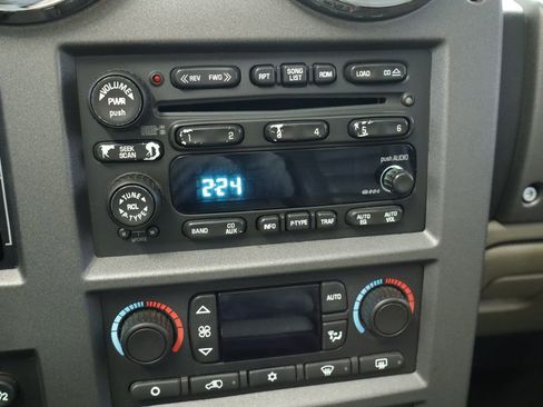 Used 2004 HUMMER H2 w/ Preferred Equipment Group AWD/4WD image 29
