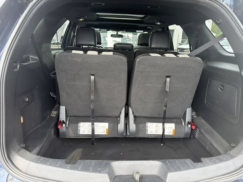 Used 2017 Ford Explorer XLT w/ Equipment Group 202A AWD/4WD image 30
