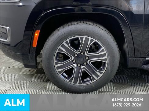 Used 2023 Jeep Wagoneer Series II AWD/4WD image 14