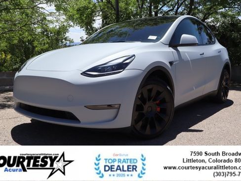 Used 2024 Tesla Model Y Long Range AWD/4WD image 1