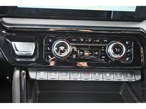 Used 2025 GMC Sierra 2500 AT4X image 24