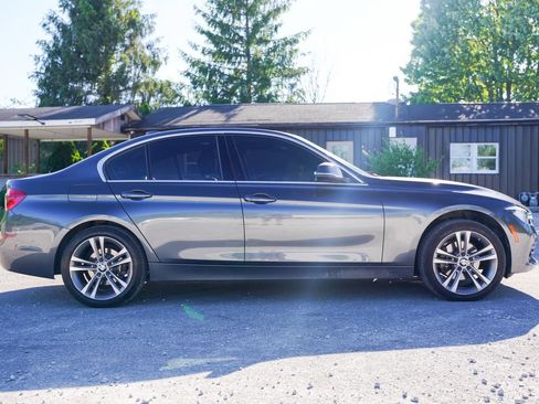 Used 2017 BMW 330i xDrive Sedan AWD/4WD image 9