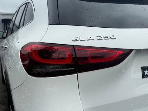 Used 2022 Mercedes-Benz GLA 250 4MATIC image 16
